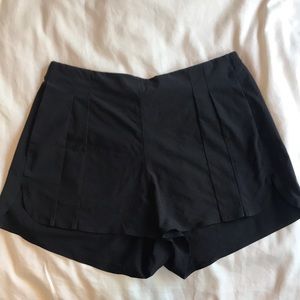 Lululemon Black Pleated Shorts with pockets